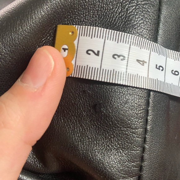 Danier Leather Skirt - Size 14 - Picture 5 of 5